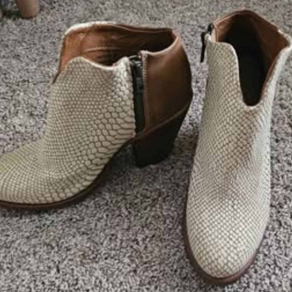 Freebird Detroit Bootie In White Snake